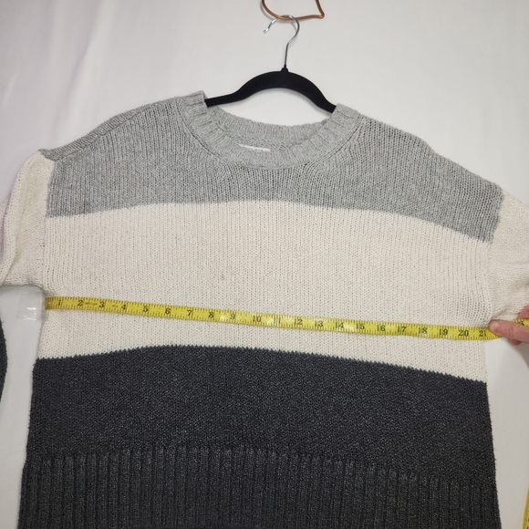 🌱American Eagle Gray and White and Black Colorblock Crew Neck Sweater Medium - Picture 6 of 6